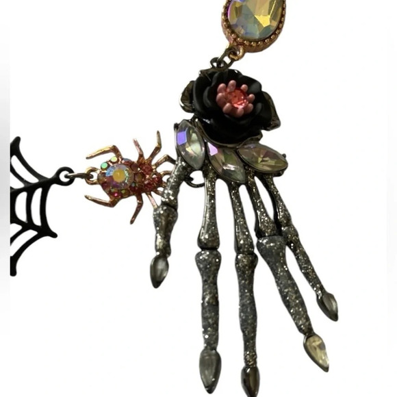 BETSEY JOHNSON Halloween Glam Vampire Revival Pearls & Charms Necklace NEW NWT - Picture 13 of 16